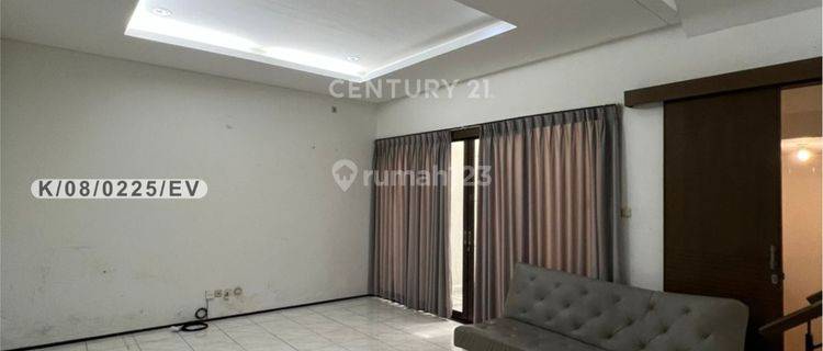 Disewakan Rumah 2 Lantai Semi Furnished  Di Setra Duta Bandung 1