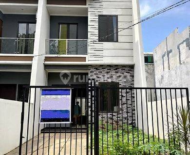 Rumah Sudah Renov Disewakan Di Taman Cosmos 1