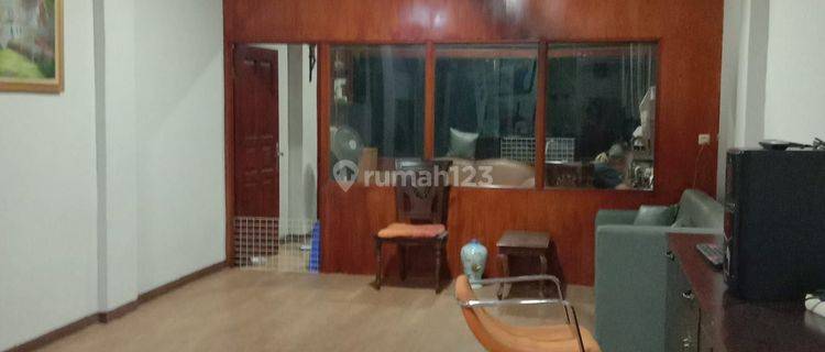 Ruko 4 lantai interior mewah di Wijaya Kusuma, Jl Daan Mogot 1