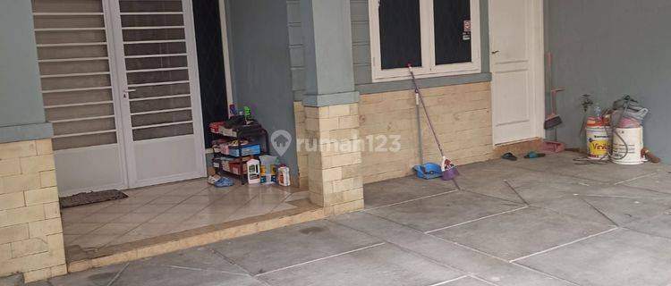 Rumah strategis 2 lantai di jalan Mangga Duri Kepa 1