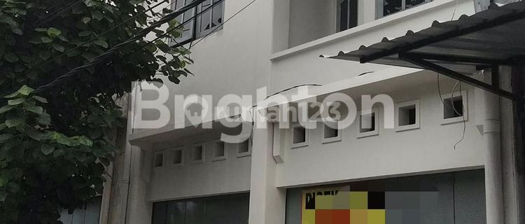 SHOPHOUSE IN A STRATEGIC AREA IN SOLO CITY 1