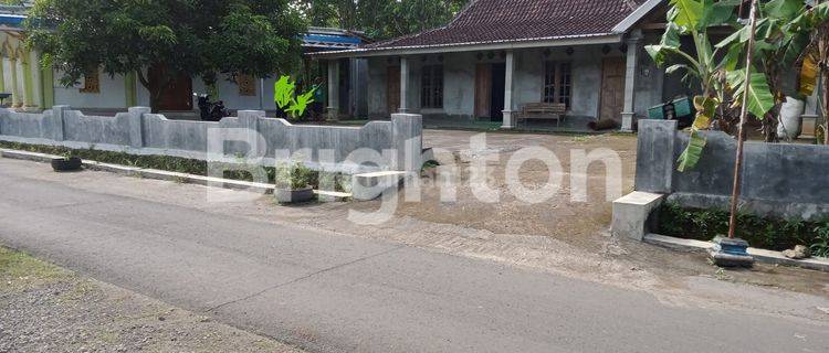 RUMAH JOGLO DENGAN HALAMAN SANGAT LUAS DI NGUTER SUKOHARJO 1