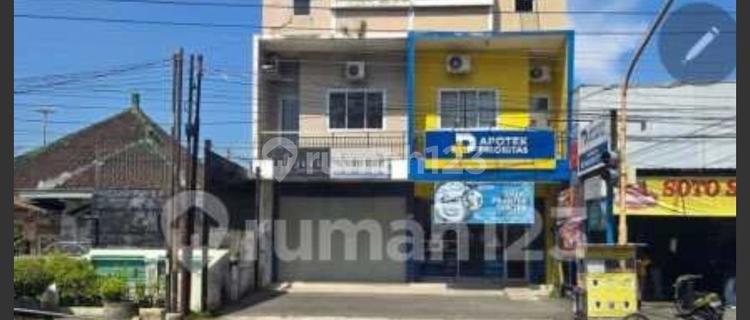 Strategic Shop House in the Center of Surakarta City, Area 127M2 1
