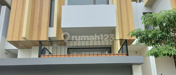 Blizfield Bsd - 2-Story House With Attic - Semi Furnished 1