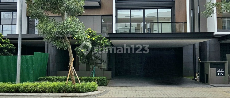 Navapark BSD Cluster Laurel - Super Luxury 3-Story House - Semi Furnished + Home Lift 1