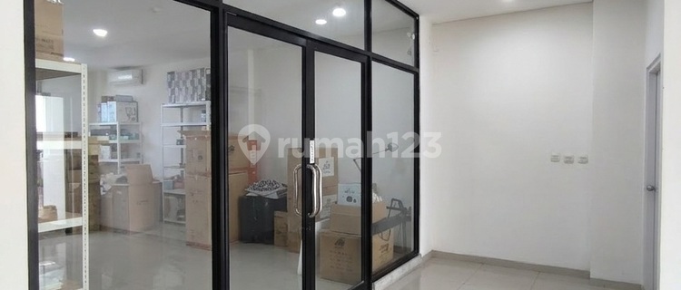 3-Storey Shop House Fully Renovated at Terrace 9 Suvarna Sutera Tangerang 1Ka00015 1