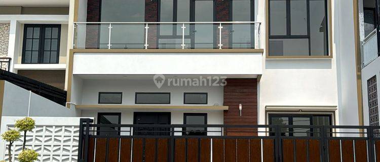 Rumah cantik Mewah Modren Minimalis 2Lt NusaLoka BSD startegis 1