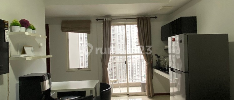Sewa bisa bulanan Apartemen  2BR+ di Royal Mediterania Garden Furnish Lantai Sedang Lokasi Terbaik Dekat Akses ke Central Park Mall, APL Tower, SOHO 1