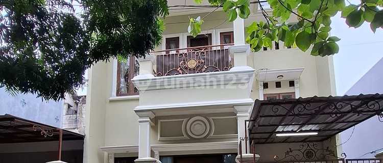 For Rent Fast 2-Story House with Private Pool Facility Inside Complex in Pondok Kelapa, East Jakarta 1