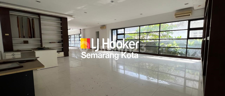 The building is suitable for business on Pemuda Street. 1