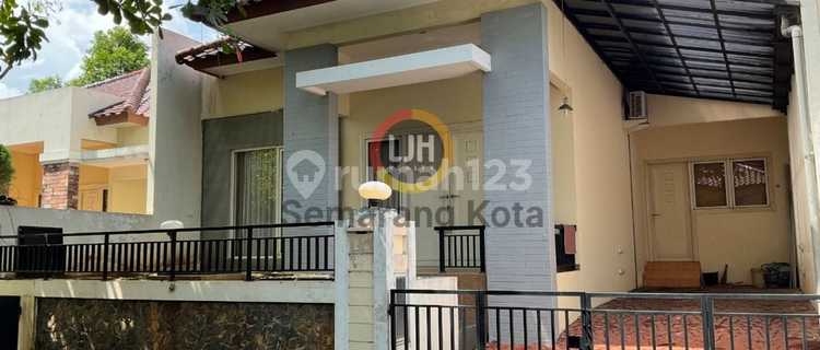 Ready-to-Occupy House in Graha Candi Golf 1