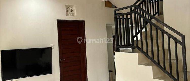 Rumah 2 Lantai Bagus Hadap Selatan 1