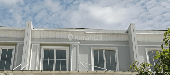Disewakan Rumah Cantik 2 Lantai Diparungpanjang  1