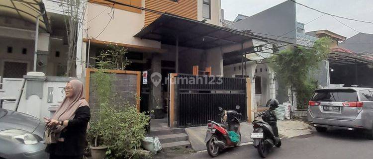 Rumah siap huni dalam cluster 2 lantai strategis, Galaxy 1