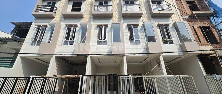 Dijual Rumah Baru Minimalis 3 Lantai Taman Ratu Lt 31m2  1