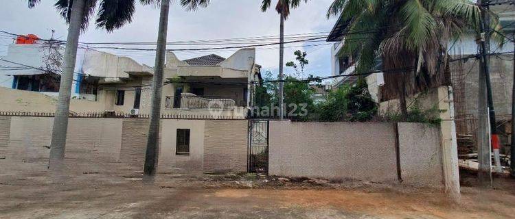 Rumah Tua Hitung Tanah Saja 2 Lantai Hadap Utara Jalan Boulevard 1