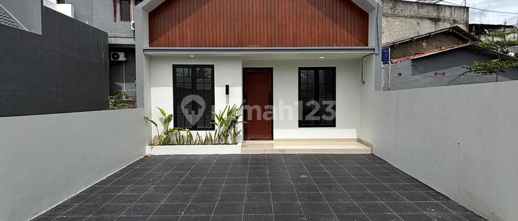 Scandinavian House With Rooftop Jagakarsa Jakarta Selatan 1