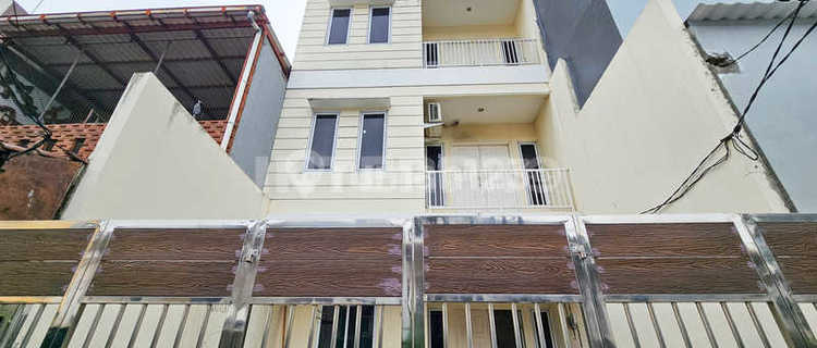 Rumah Dijual Taman Ratu Siap Huni - LT 109m2 SHM 3 Lantai 1