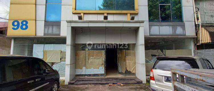 Gedung Perkantoran di Mampang Prapatan Raya Jakarta Selatan 1