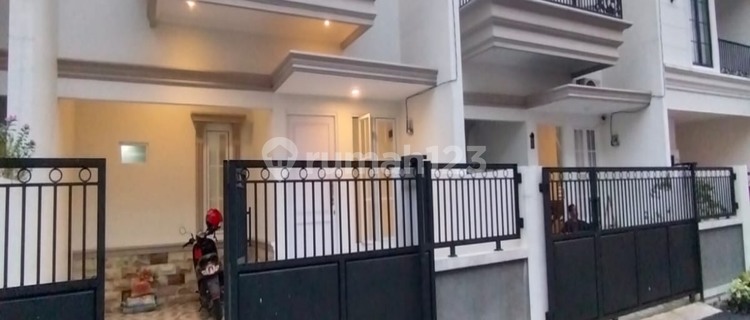 Dijual Rumah Classic 2 Lantai Dekat Ke Tol Sawangan Depok 1