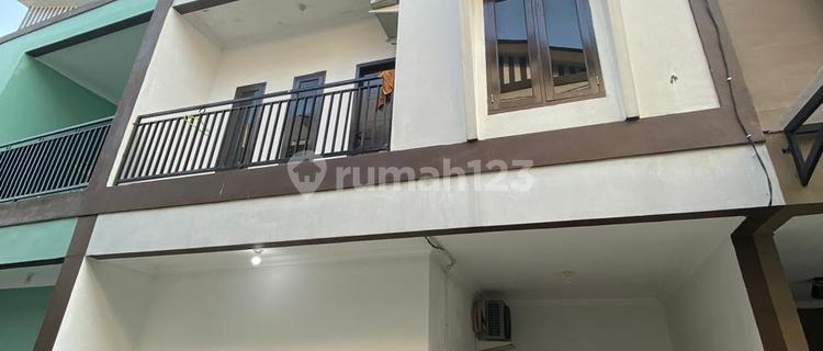 For Sale 3-Story House in a Cluster, Ready to Occupy in Jagakarsa 1
