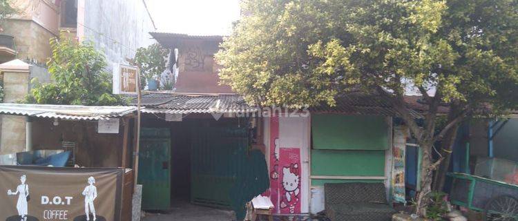 Rumah tua hitung tanah akses 2 mobil di jakarta barat 1