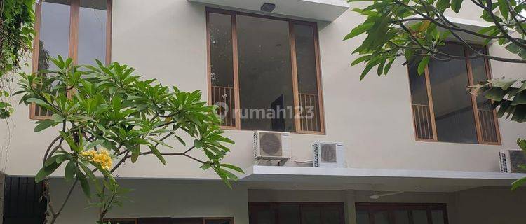 Disewakan rumah Townhouse di Kemang Jakarta Selatan  1