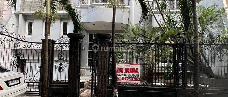 Dijual murah rumah mewah dikawasan Cibubur jakarta timur 1