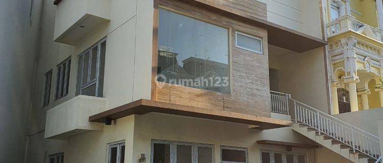 Rumah Mewah PIK Layar Permai 8x15 3 Lantai SHM Jual 5,8M Nego  1