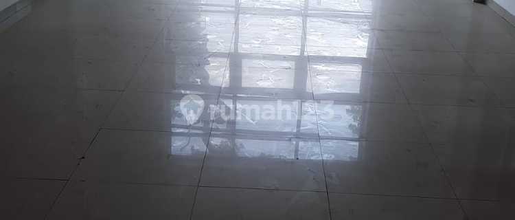 3-Story Shop House for Rent in Cihampelas, Bandung 1