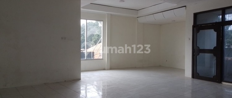 For Rent: 3-Story Shop House, Excellent Condition, Ready for Business in East Rajawali. 1