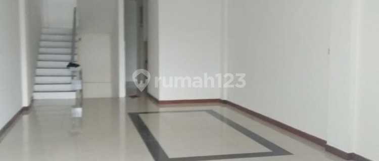 For Rent: 4-Story Strategic Shop House in Bustling Ahmad Yani 1