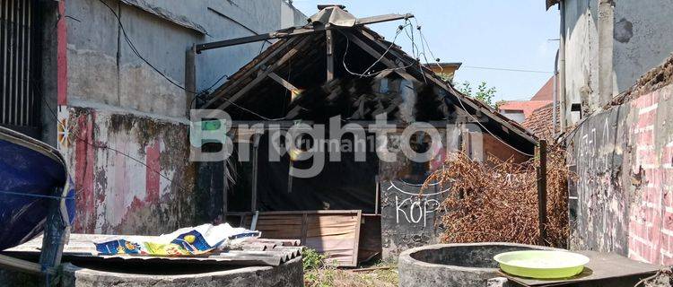 Rumah hitung tanah lokasi sangat strategis dan komersial 1