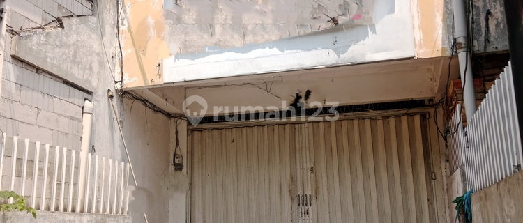 Ready-to-Occupy Zero Down Townhouse on Manukan Tama Main Road 1