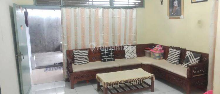 Rumah Semi Furnished Sertifikat Hak Milik di Gang Saumin, Jakarta Selatan 1