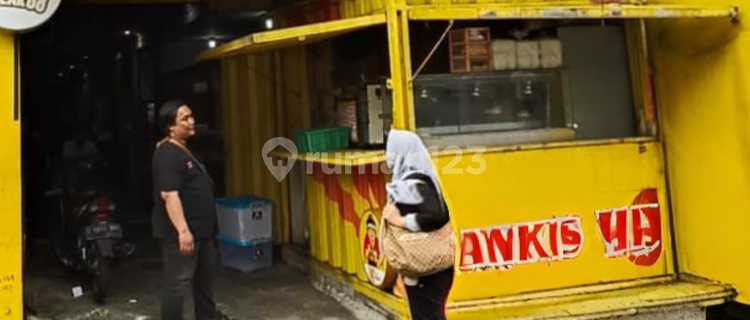 3-Story House in Setiabudi, South Jakarta 1