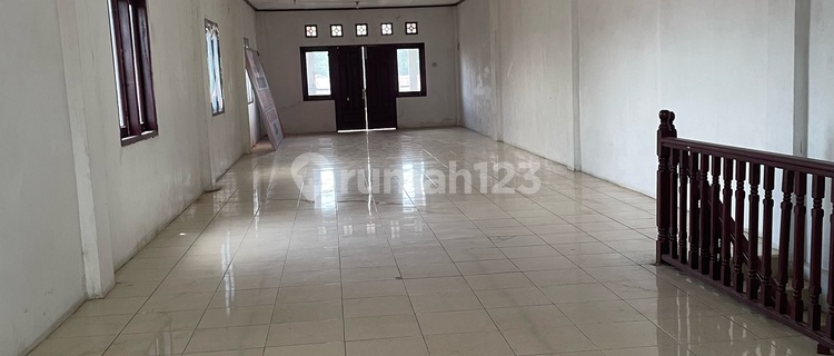 Strategic Shop House by the Main Road in Samarinda 1