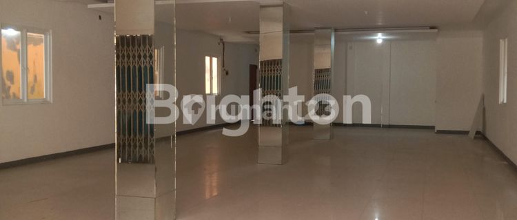 Strategic shop house in front of Aston Hotel, Samarinda City. 1