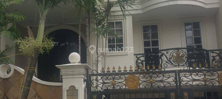 Rumah bagus siap huni 2 lantai akses jalan 2 mobil lokasi strategis 1