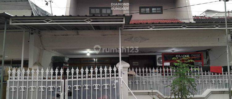 Rumah 2 Lantai Bagus Furnished SHM di Mulyosari, Surabaya 1