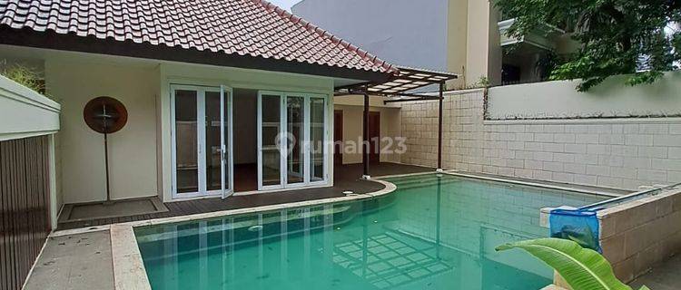 Rumah Bagus Dengan Kolam Renang Di Tirtayasa Senopati Kebayoran 1