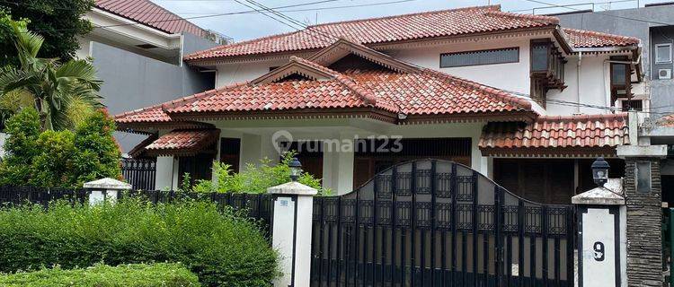 Dijual Rumah Lokasi Prime di Jl Lamandau 4 Kebayoran Baru 1