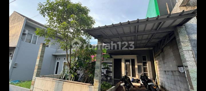 Comfortable Semi-Furnished House in American Zone, Deltamas Cikarang Center 1