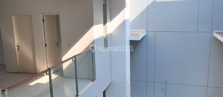 Dijual Rumah Dengan View Cantik di Kota Baru Parahyangan 1