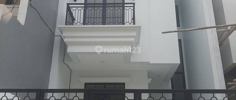 Rumah baru Green ville depan taman SHM 1