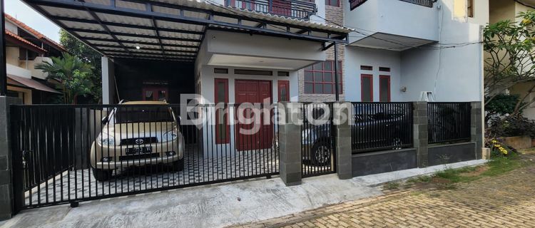 Two-Story Luxury Building House in Jatibening, Pondok Gede, Bekasi 1