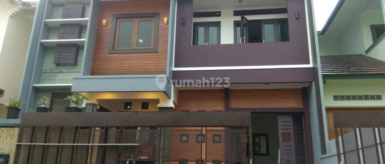 Rumah Mewah Full Renov di Setra Duta, Bandung 1