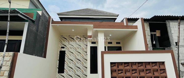 Rumah Bagus Ujung Pangkah, Gresik 1