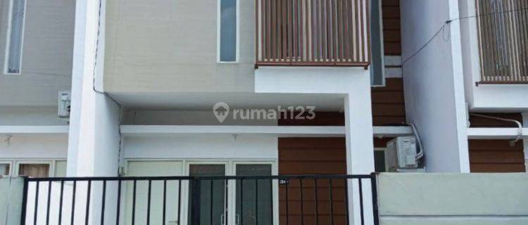 Rumah Minimalis Regency One Karang Asem Surabaya Timur One Gate 1