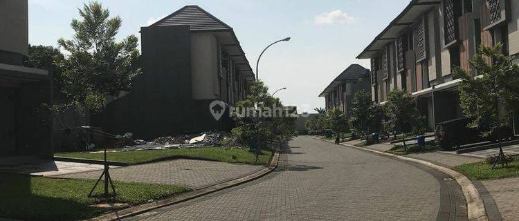 Rumah siap huni 3 Lantai di Rumah Regentown 1